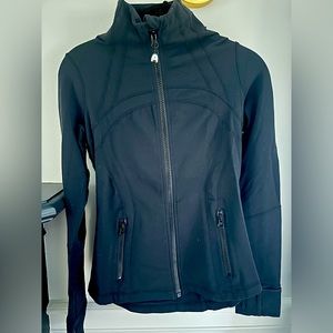 Lululemon black zipper jacket. Size small (4/6).
